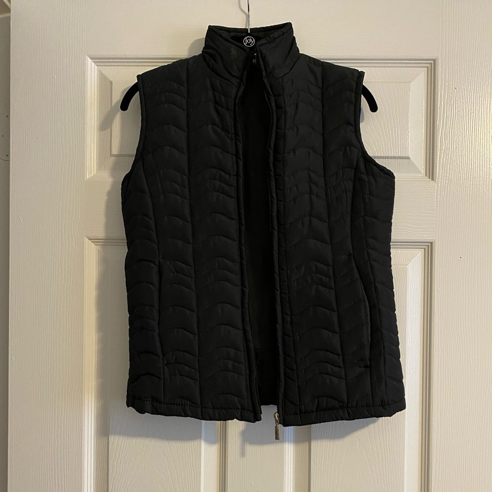 Versatile black vest